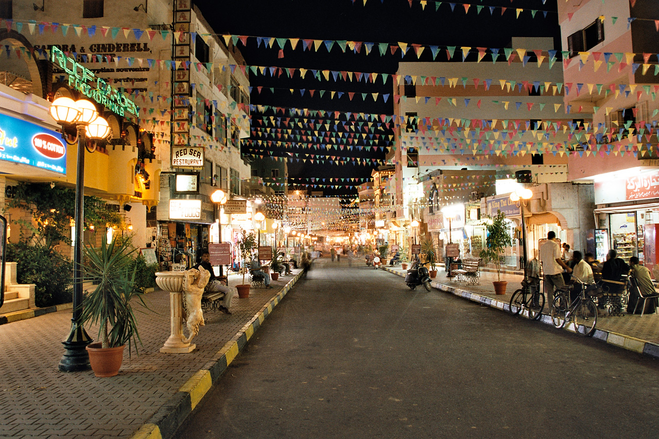 Discover Hurghada at night – Private city tour